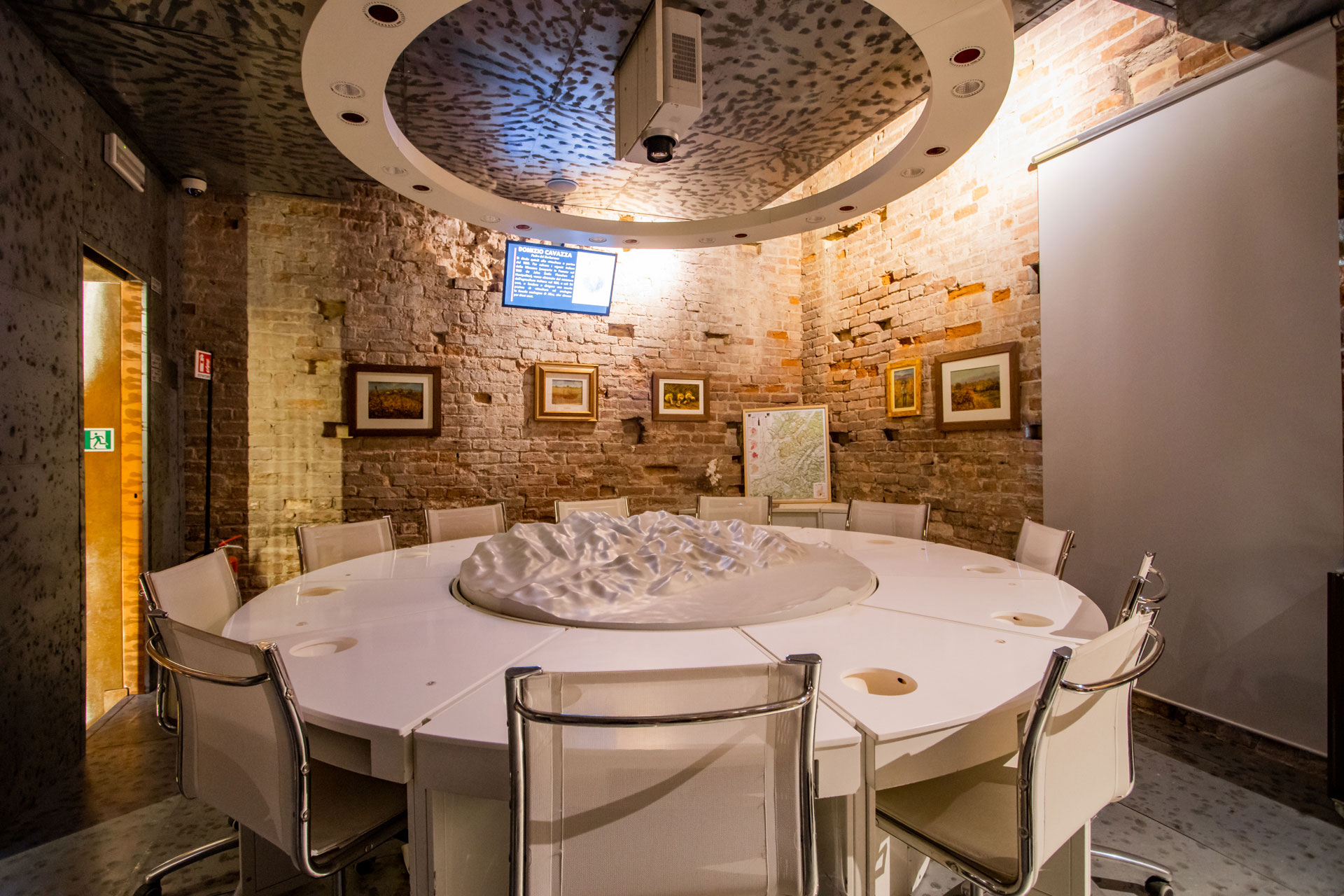 Sala dei 5 sensi degustazioni vini Torre di Barbaresco